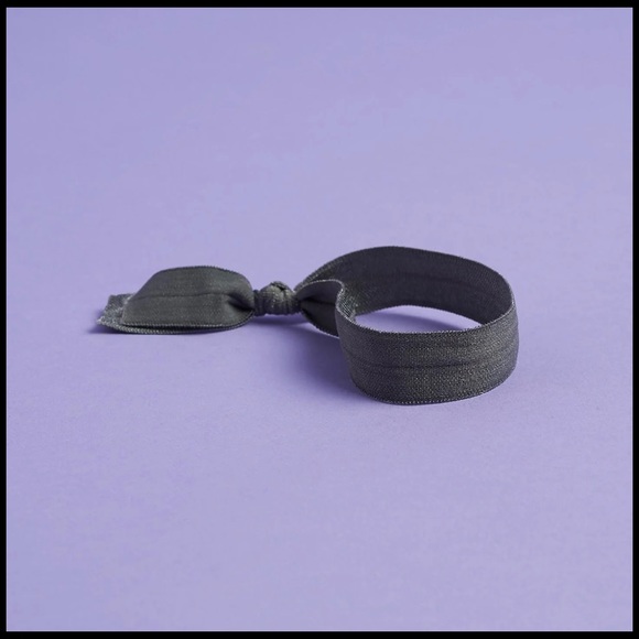 d.stil 28 oz. Water Bottle in Powered Sky - Picture 7 of 8